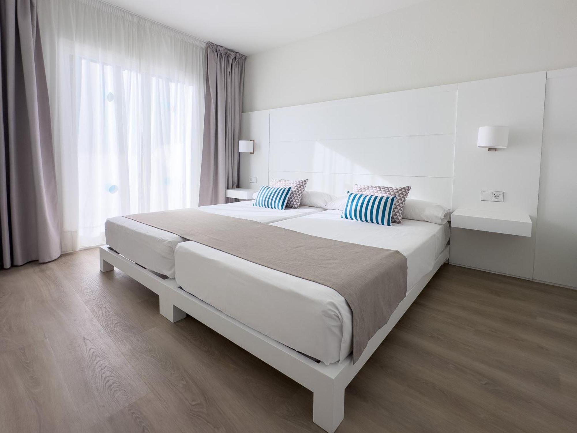Aparthotel Bluesea Club Martha'S Cala D´Or Esterno foto
